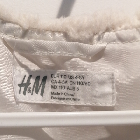 3/$30 - H&M Girl's Fur Vest - size 4 - Picture 4 of 4